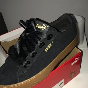 Rihana Puma Vikky Platform Ribbon sneakers